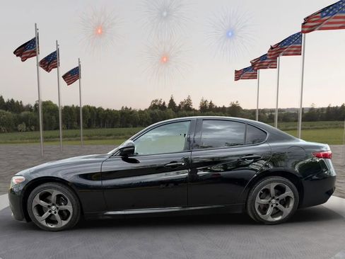 Used 2018 Alfa Romeo Giulia AWD image 3