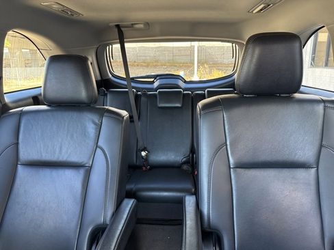 Used 2019 Toyota Highlander XLE image 12