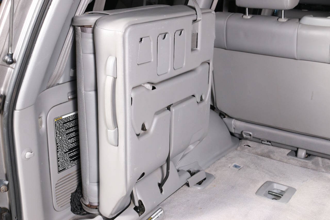 Used 2004 Toyota Land Cruiser AWD/4WD image 24