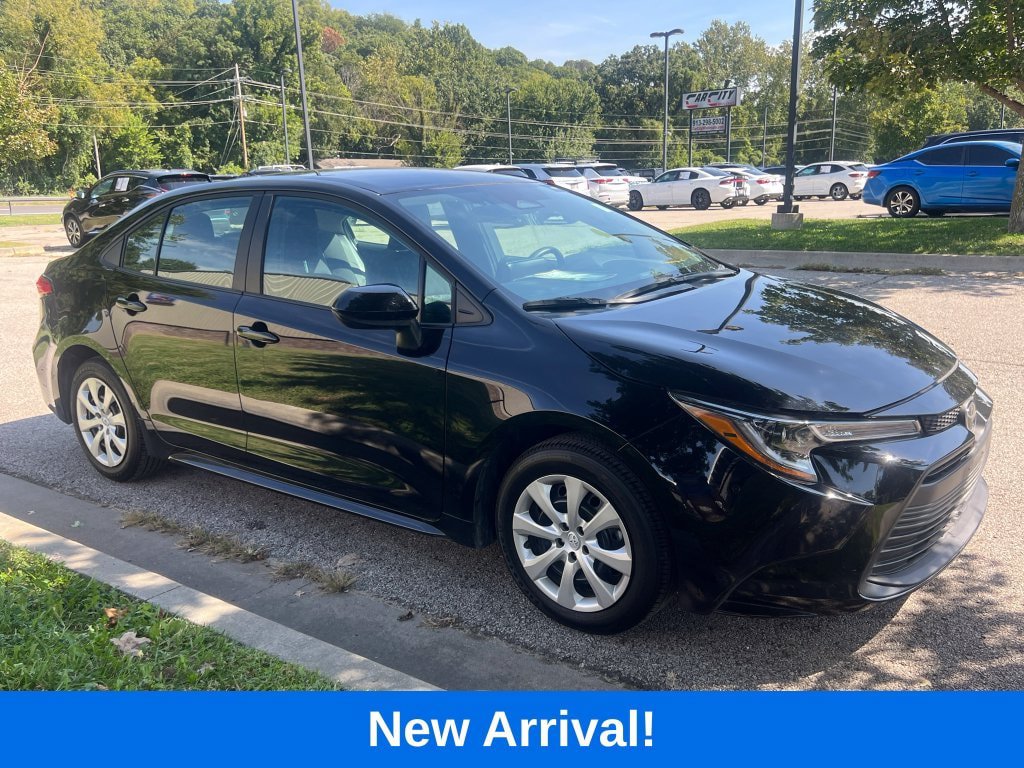 Used 2026 Toyota Corolla LE FWD image 3