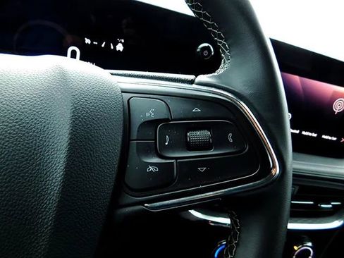 Used 2025 Buick Encore GX Preferred image 16