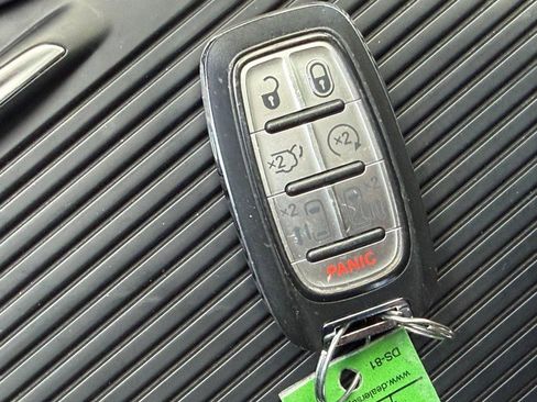 Used 2023 Chrysler Pacifica Touring-L FWD image 51