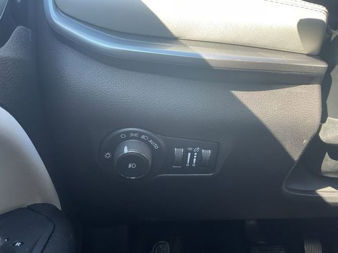 Used 2024 Jeep Compass Limited image 19