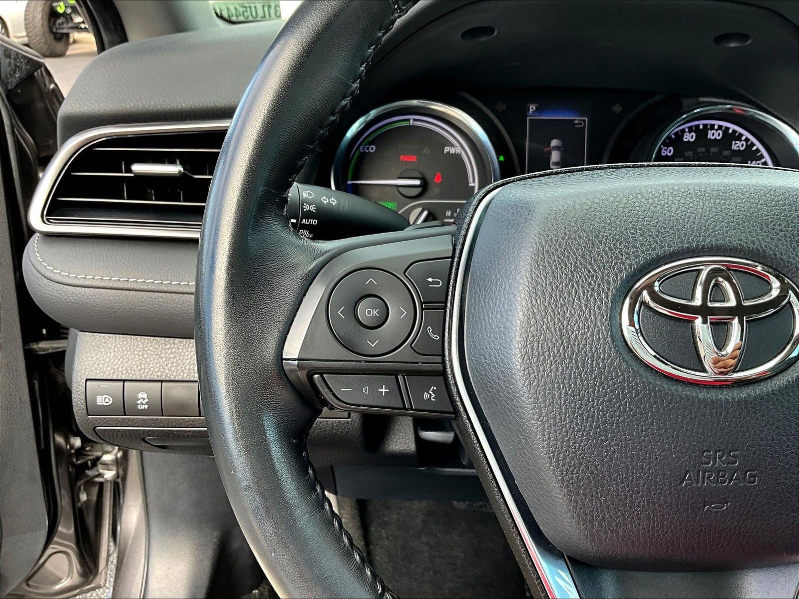 Used 2020 Toyota Camry SE w/ Sunroof Package FWD image 10