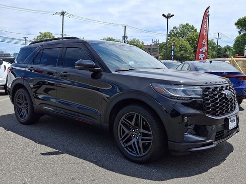 Certified 2025 Ford Explorer ST AWD/4WD image 3