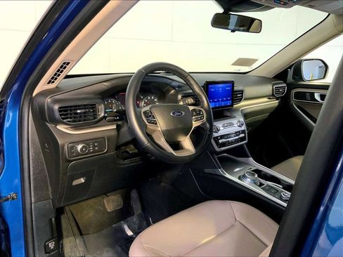 Used 2021 Ford Explorer XLT w/ Equipment Group 202A AWD/4WD image 4