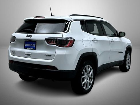 Used 2024 Jeep Compass Latitude AWD/4WD image 5