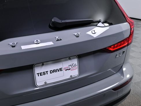 Certified 2025 Volvo V60 B5 Cross Country Plus image 37