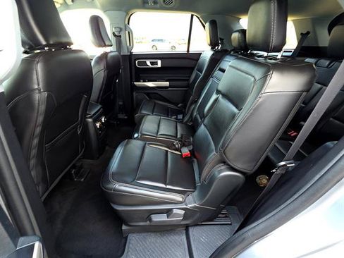 Used 2023 Ford Explorer XLT w/ Equipment Group 202A RWD image 18