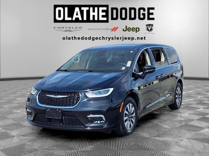 Used 2024 Chrysler Pacifica Limited