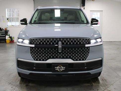 New 2026 Lincoln Navigator Reserve image 2