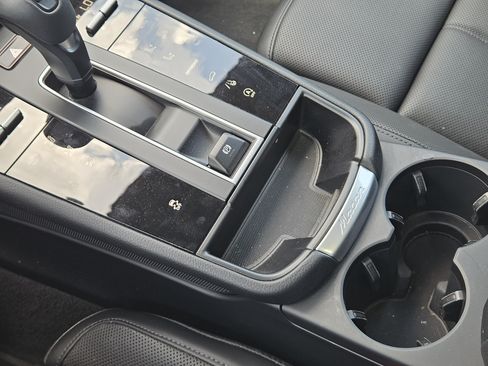 Certified 2026 Porsche Macan AWD/4WD image 20