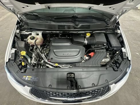 Used 2022 Chrysler Pacifica Limited AWD/4WD image 22