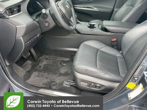 Used 2023 Toyota Venza Limited image 9