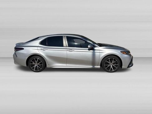Used 2022 Toyota Camry SE w/ Carpet Mat Package (TMS) FWD image 3