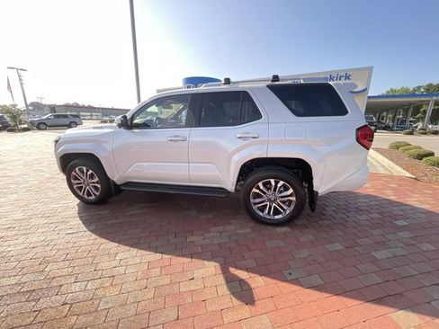 Used 2025 Toyota 4Runner Limited AWD/4WD image 30
