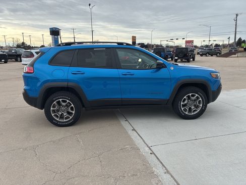 Used 2022 Jeep Cherokee Trailhawk w/ Comfort/Convenience Group image 9
