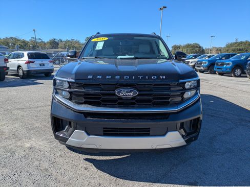 New 2025 Ford Expedition Max Platinum w/ Driver's Package AWD/4WD image 9