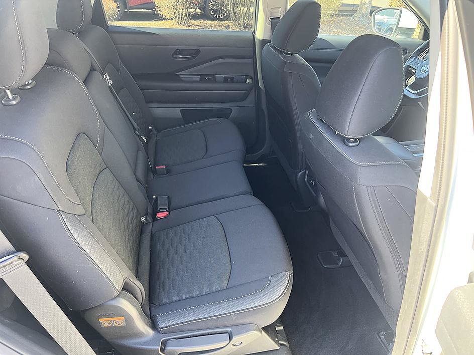 Certified 2024 Nissan Pathfinder SV FWD image 16