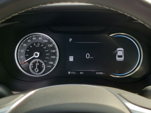Used 2025 Genesis G70 2.5T RWD image 29