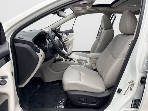 Used 2022 Nissan Rogue Sport SL w/ Premium Package FWD image 13