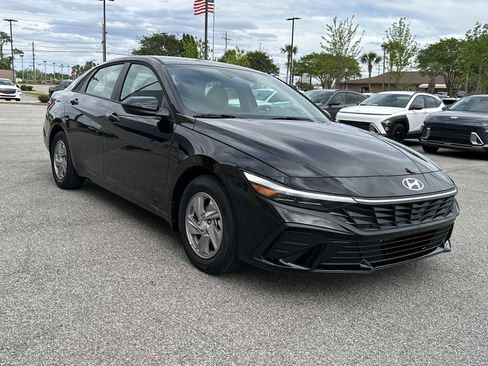 New 2026 Hyundai Elantra SE image 1