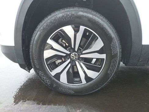 Used 2024 Volkswagen Atlas Cross Sport SE image 26