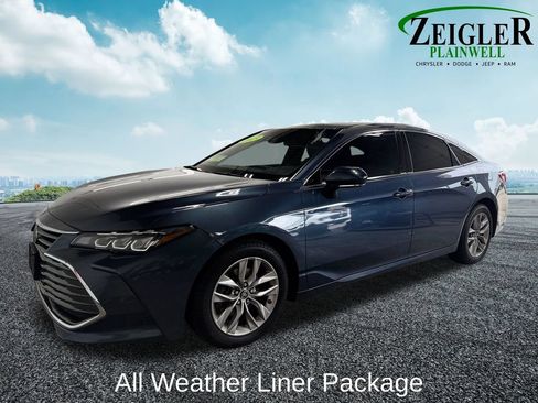 Used 2019 Toyota Avalon XLE w/ Moonroof Package FWD image 2