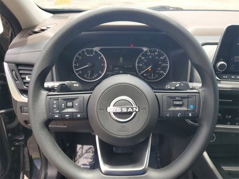 Used 2023 Nissan Rogue SV image 10