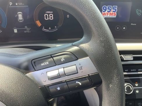 Certified 2025 Hyundai Tucson SE FWD image 30