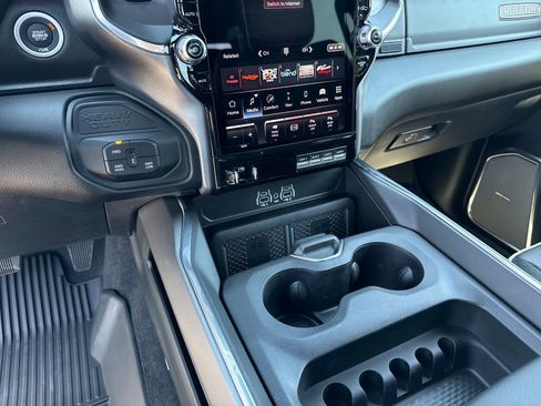 Certified 2025 RAM 2500 Laramie AWD/4WD image 25