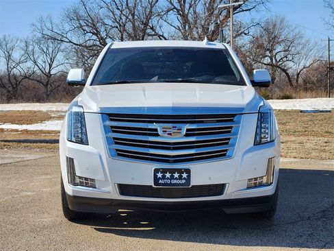 Used 2020 Cadillac Escalade Platinum image 2