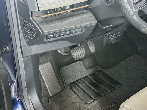 Used 2023 Nissan Ariya FWD image 17