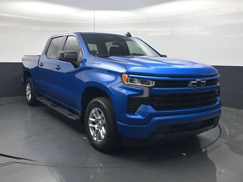 Used 2022 Chevrolet Silverado 1500 RST AWD/4WD image 2