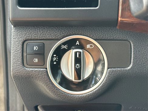 Used 2011 Mercedes-Benz GLK 350 4MATIC image 17