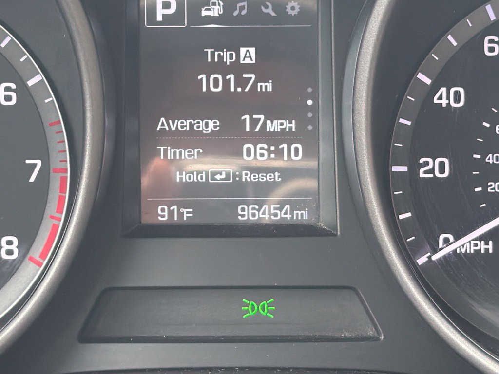 Used 2017 Hyundai Santa Fe Sport FWD image 4