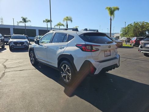 Used 2024 Subaru Crosstrek 2.0i Premium w/ Crosstrek Mirror Package AWD/4WD image 5