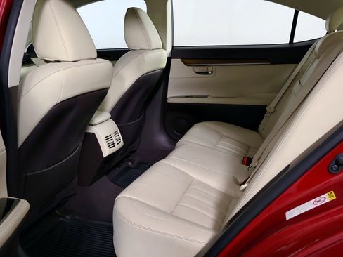 Used 2018 Lexus ES 300h w/ Luxury Package image 58