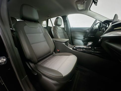 Used 2024 Chevrolet Trax LT w/ Driver Confidence Package FWD image 29