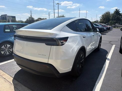 Used 2026 Tesla Model Y AWD image 3