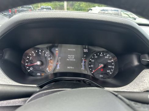 Used 2025 Jeep Compass Latitude AWD/4WD image 12