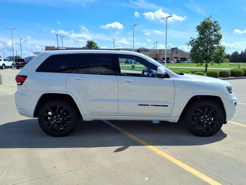Used 2021 Jeep Grand Cherokee Laredo X AWD/4WD image 6