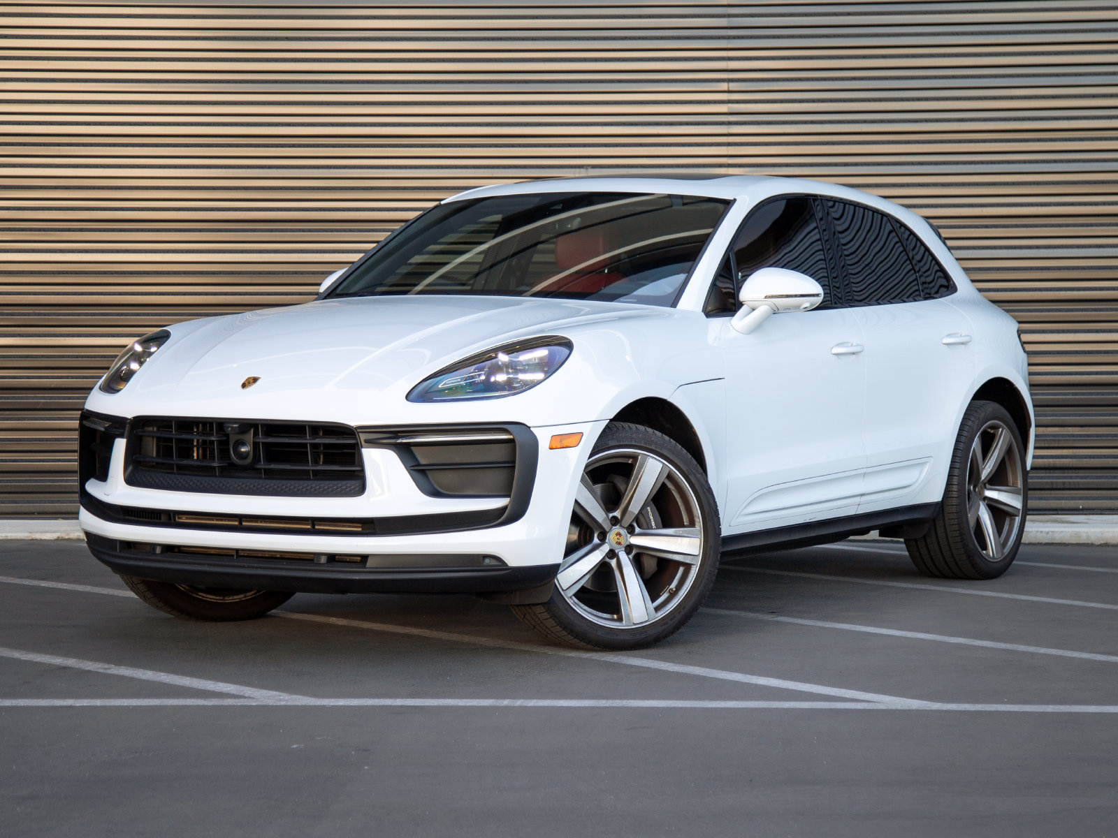 Certified 2024 Porsche Macan AWD/4WD image 1