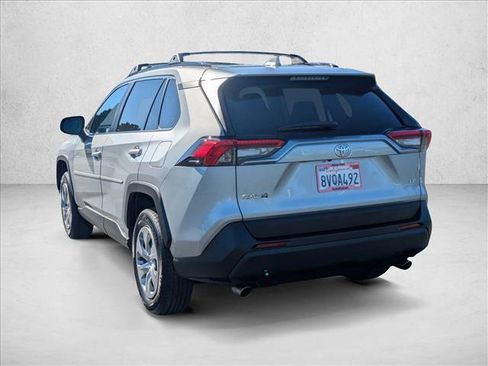 Used 2021 Toyota RAV4 LE image 8