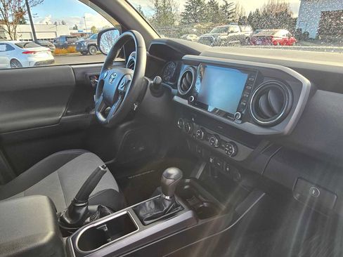 Used 2020 Toyota Tacoma TRD Off-Road image 11