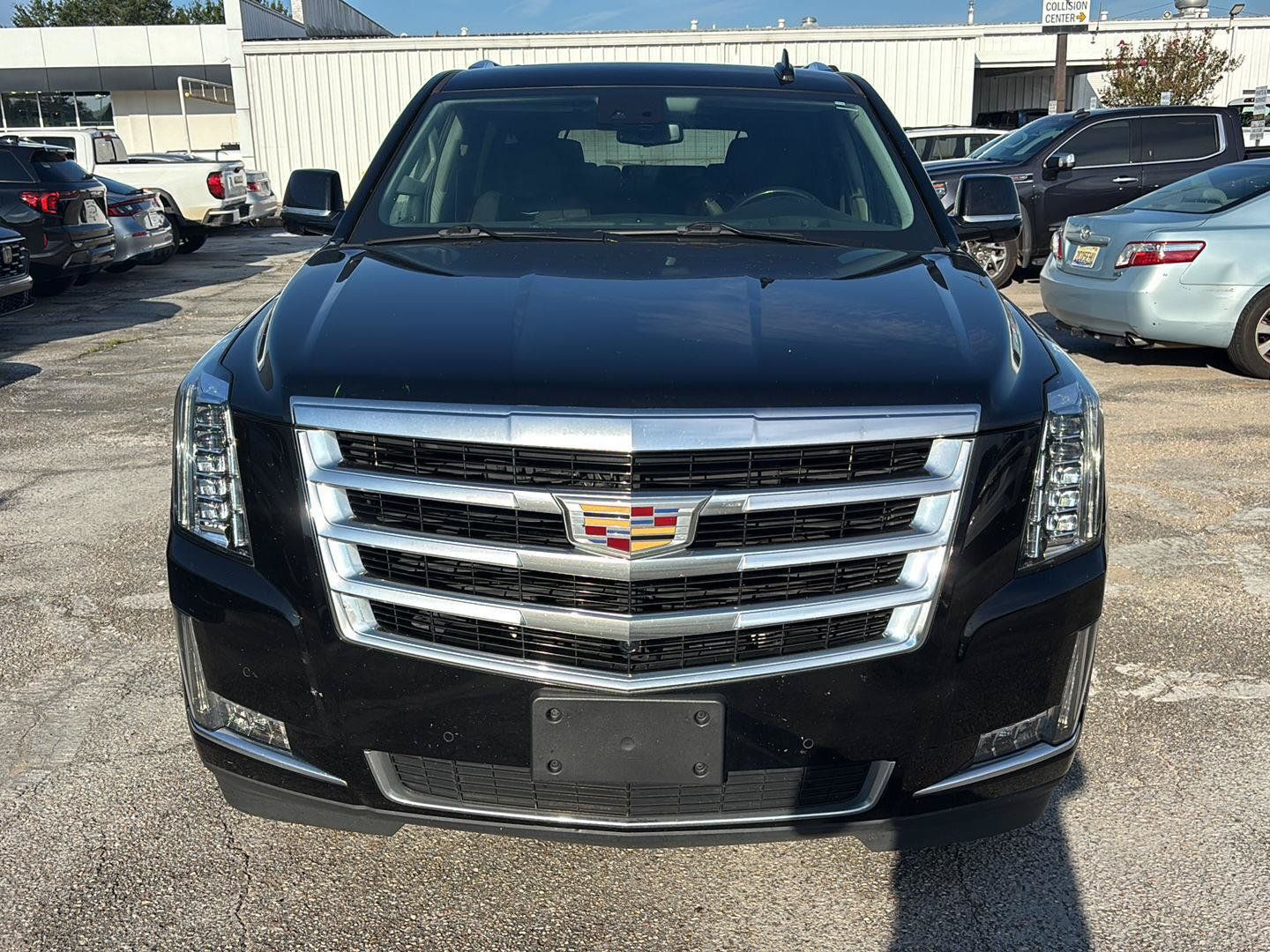 Used 2020 Cadillac Escalade Luxury RWD image 2