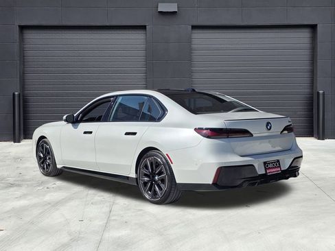 Used 2023 BMW 740i image 6