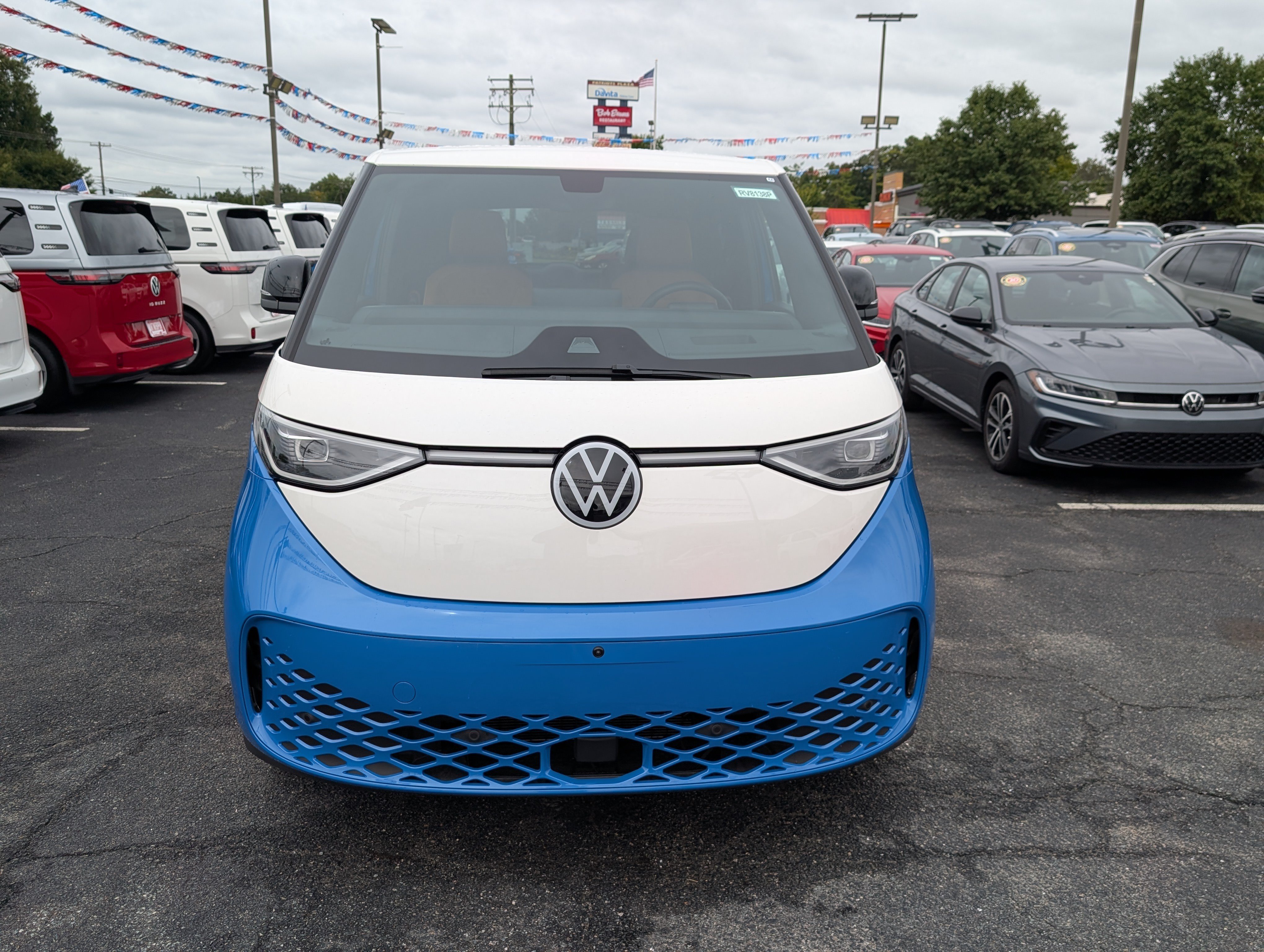 Used 2025 Volkswagen ID. Buzz Pro S Plus w/ Cupholders Package AWD/4WD image 8