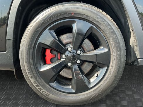 Used 2020 Jeep Cherokee Latitude Plus AWD/4WD image 14