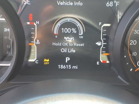 Used 2025 Jeep Wrangler Unlimited Sahara AWD/4WD image 27